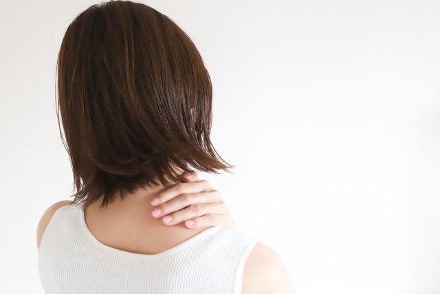 首の痛み
